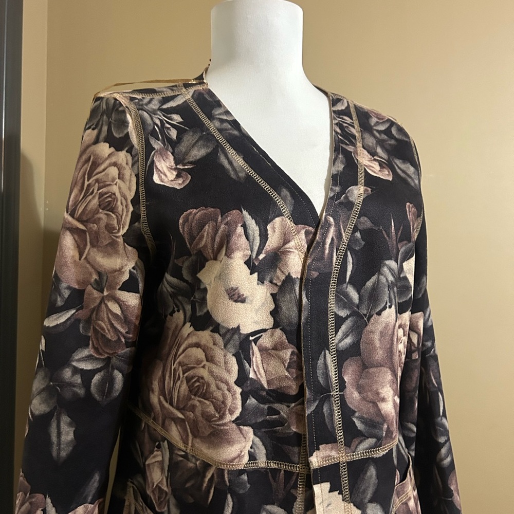 Solitaire Black and Cream Floral Top